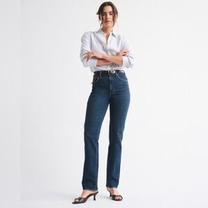 Abercrombie Ultra High Rise 90s Straight Jean in Dark Wash 29/8 Short